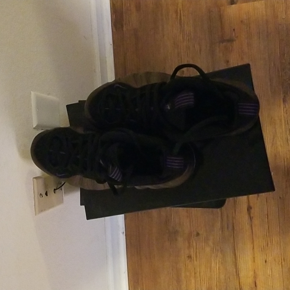 Basketball Shoes - Picture 3 of 5